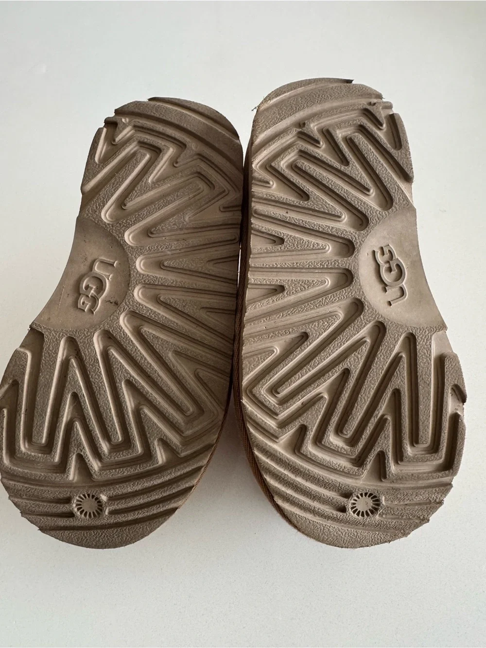 UGG Kids Chestnut Suede Cozy Slip-On Slippers
